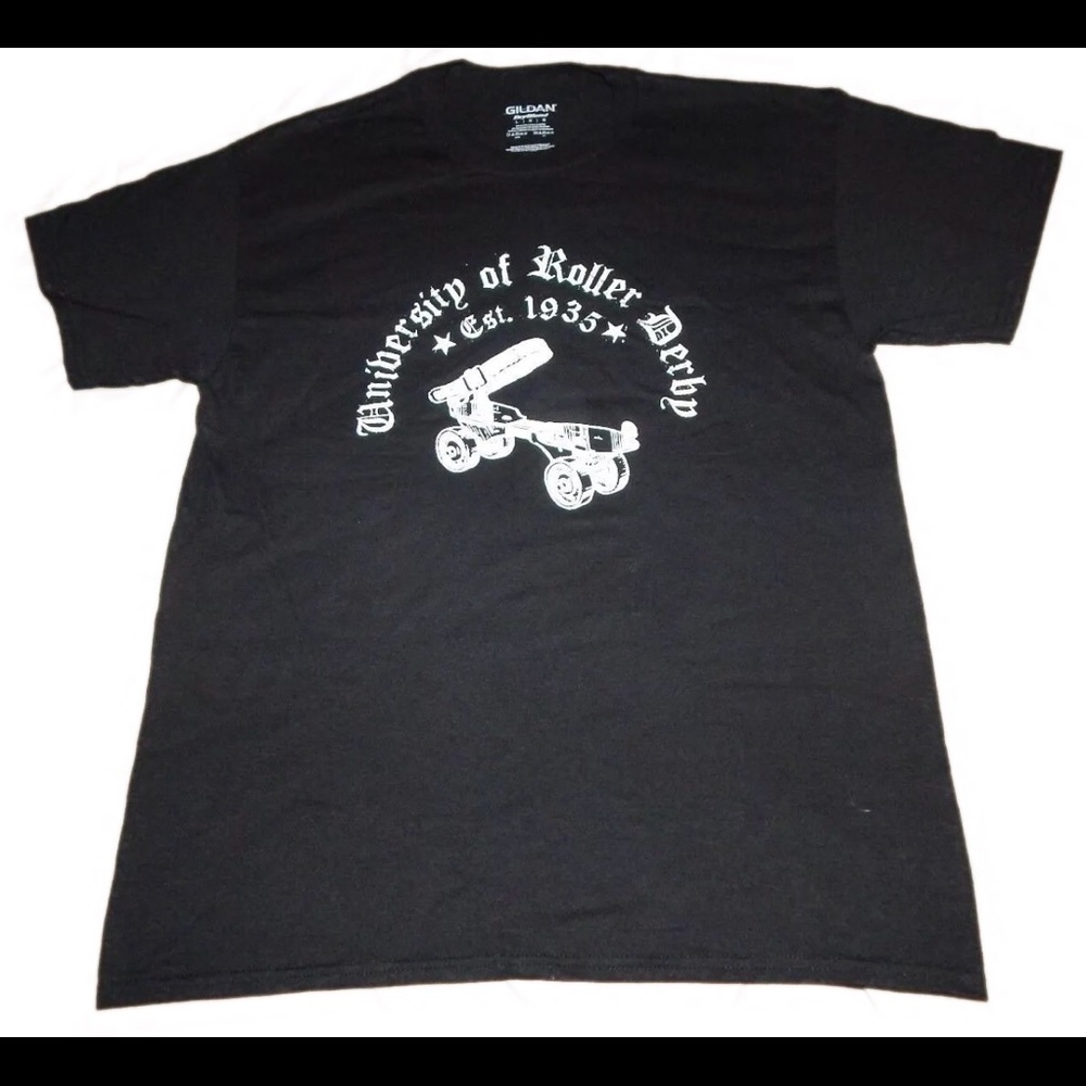 🌟University of Roller Derby t-shirt roller skate